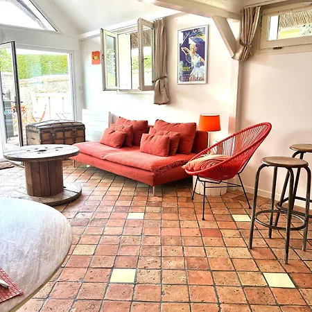 La Petite Chaumiere Sur Le Rivage *