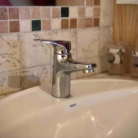 La Petite Chaumiere Sur Le Rivage *